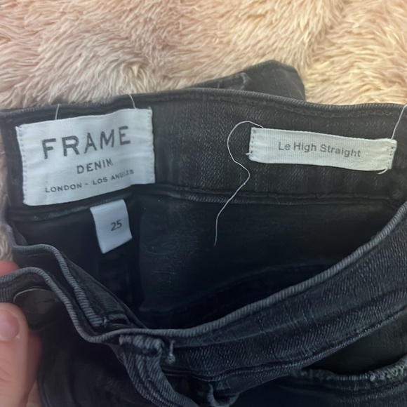 FRAME Le High Straight in black - Picture 2 of 3